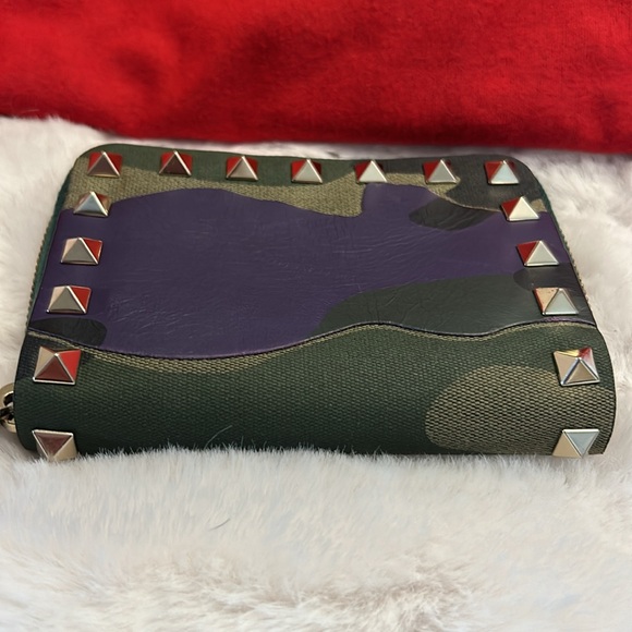 Valentino Garavani SOLD OUT Rock Stud Camouflage zip around wallet & Bracelet - Picture 10 of 17